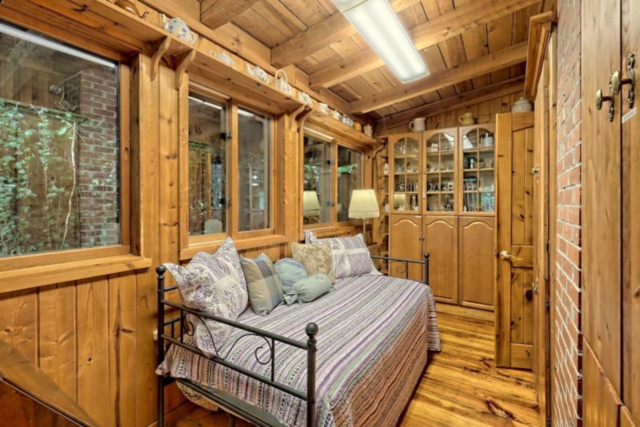Hannahs Perch On Lake Burton With Private Top Patio And Bottom Dock Clayton Exterior photo